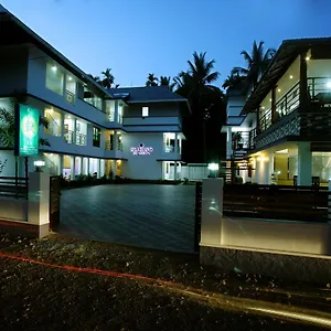 Clirind Hotel Athirappilly